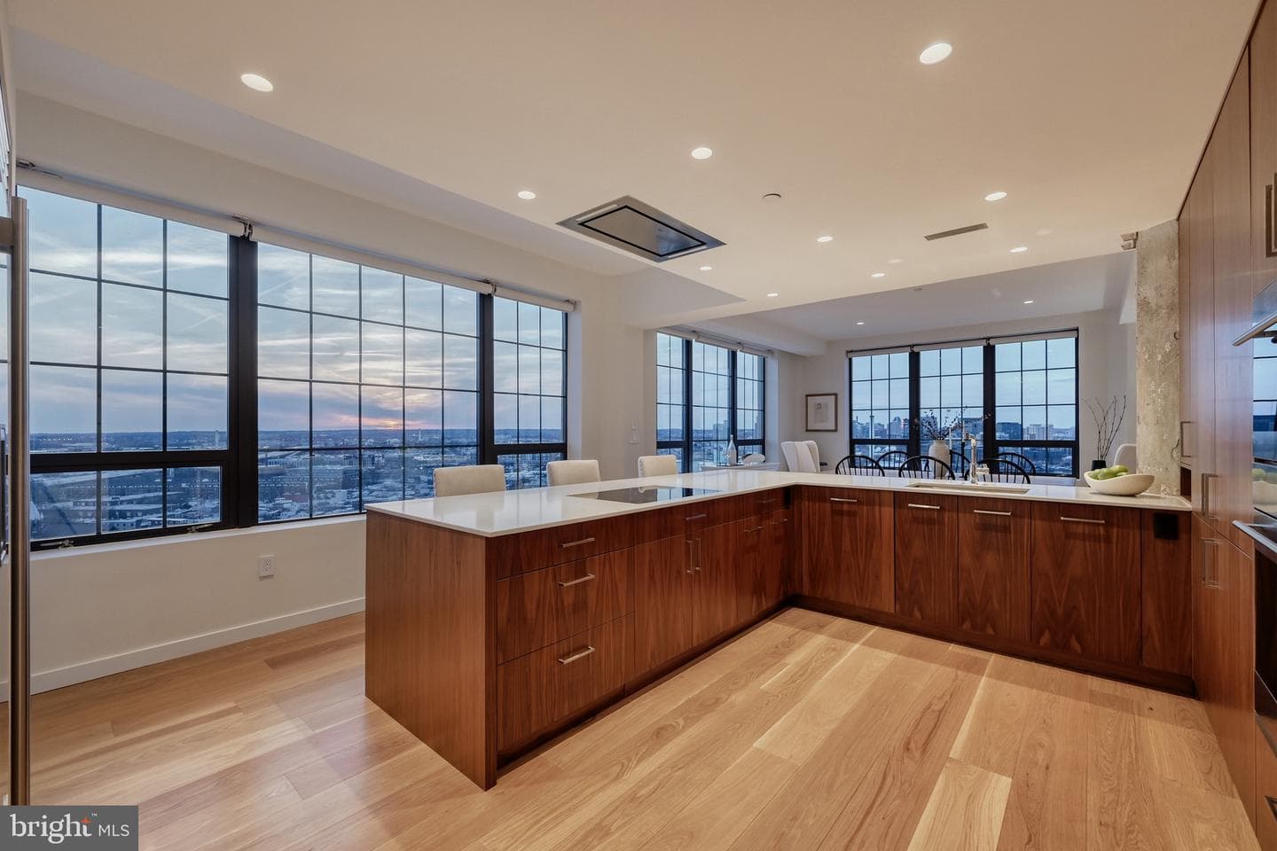 1200 Steuart Street #1811 photo 5