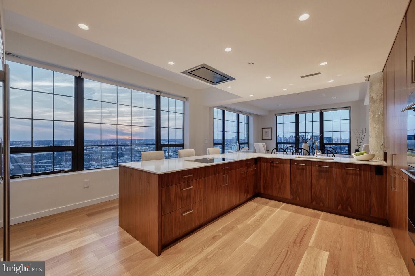 1200 Steuart Street #1811 photo 6