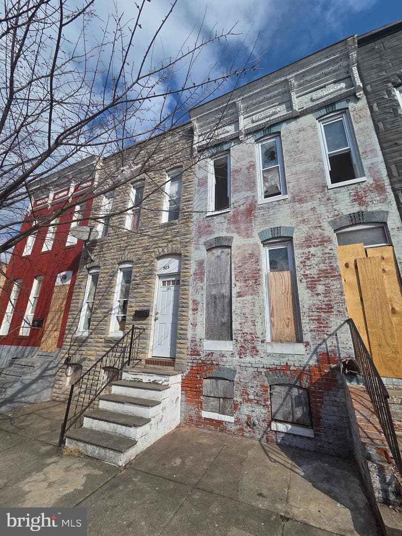 305 S Pulaski Street photo 3