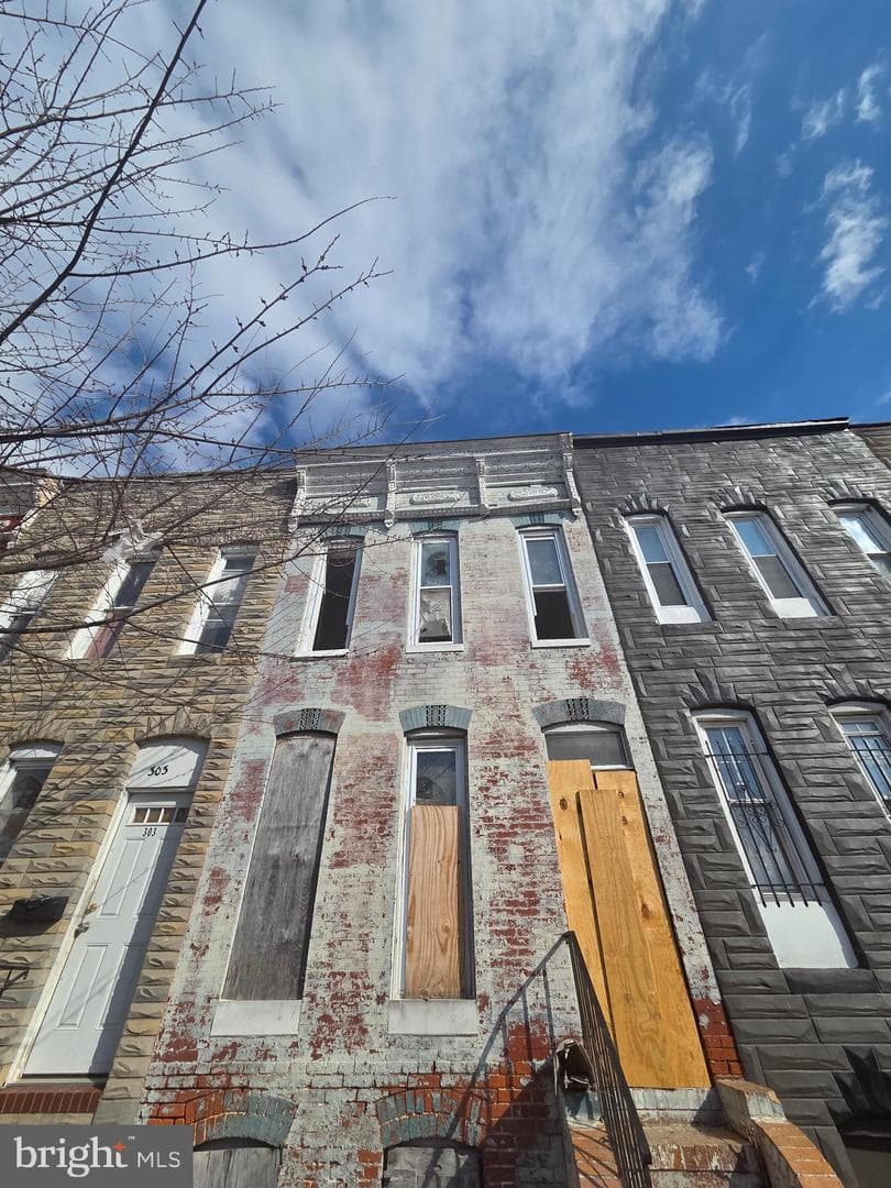 305 S Pulaski Street photo 4
