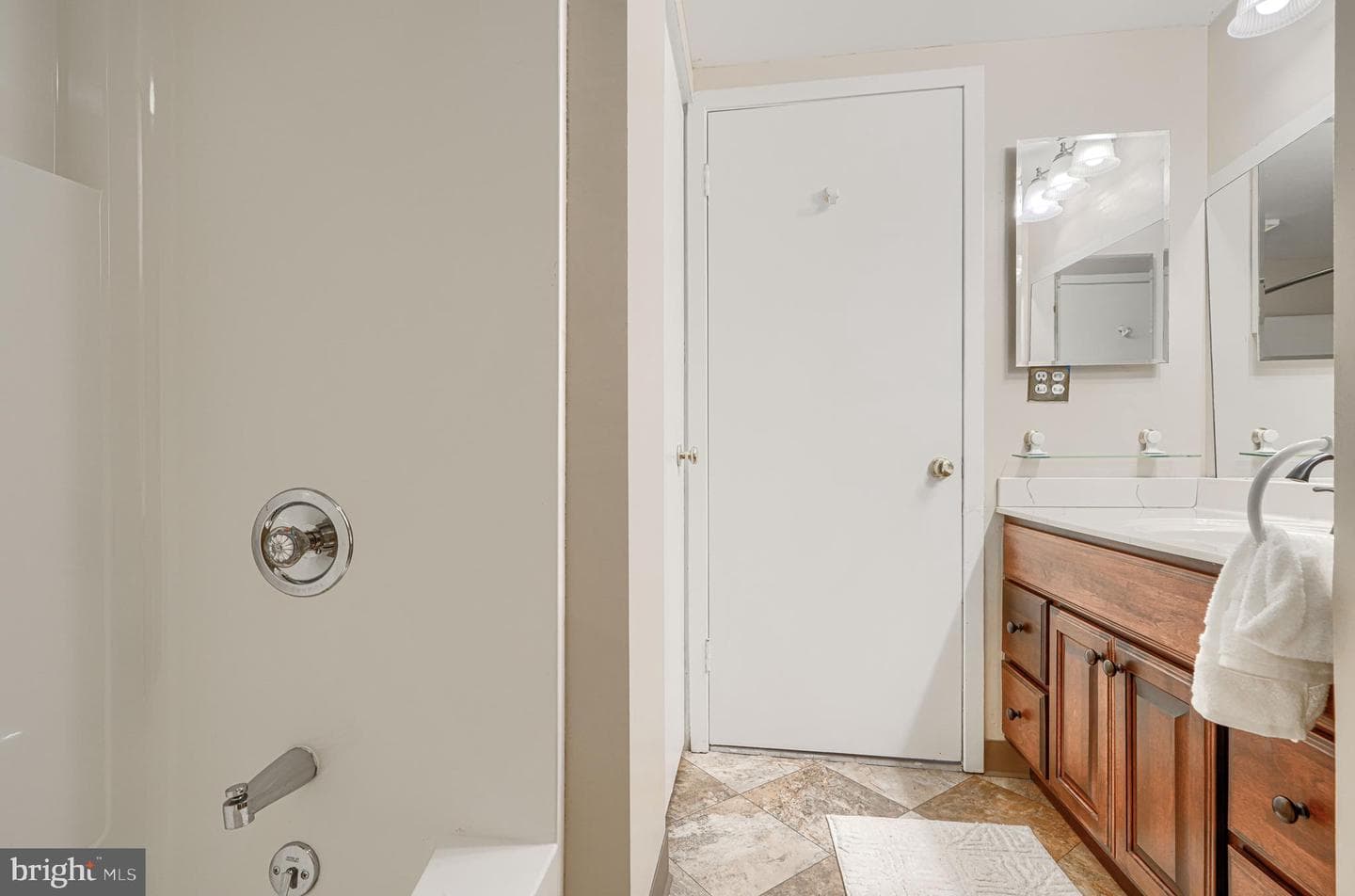 4100 N Charles Street #412 photo 26