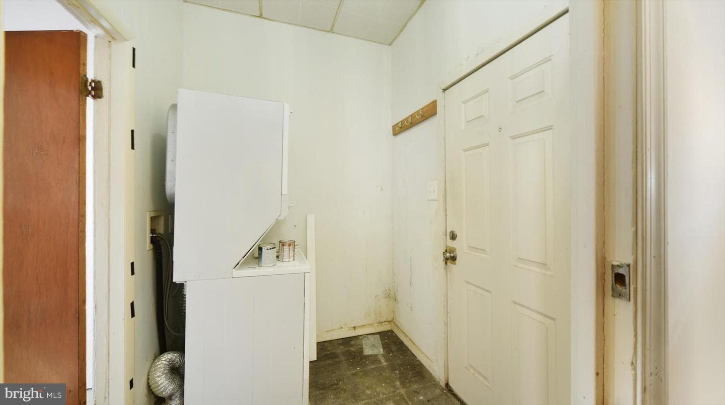 3209 E Lombard Street photo 6