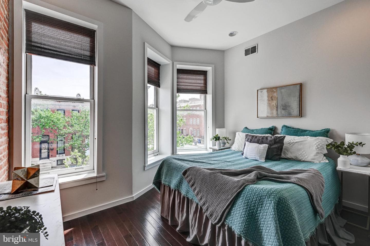 136 W Ostend Street photo 15