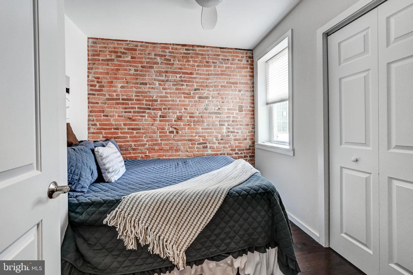 136 W Ostend Street photo 18