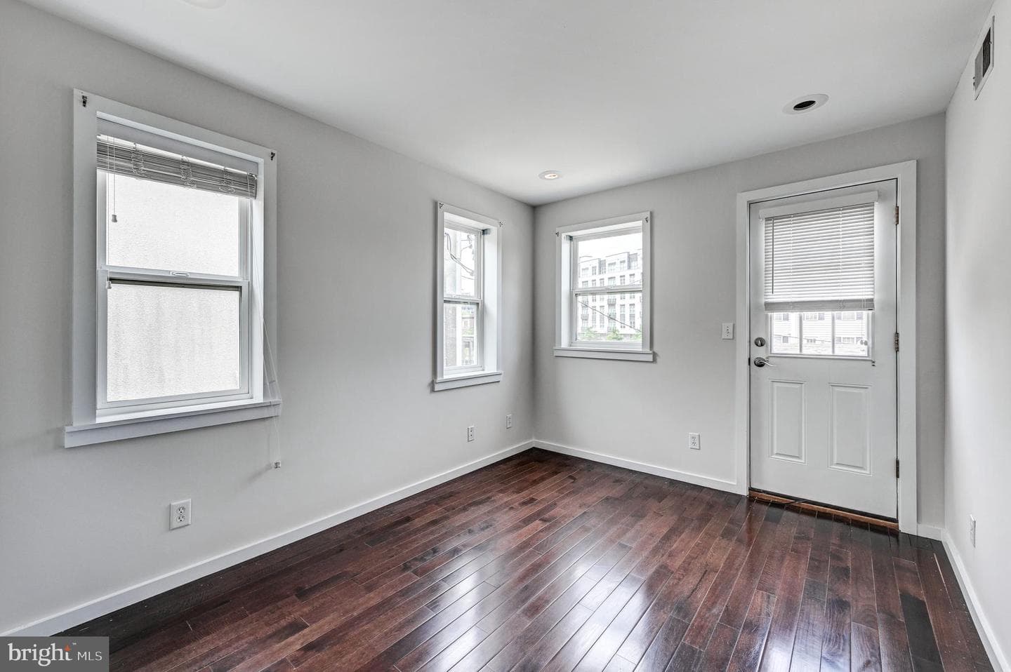 136 W Ostend Street photo 19