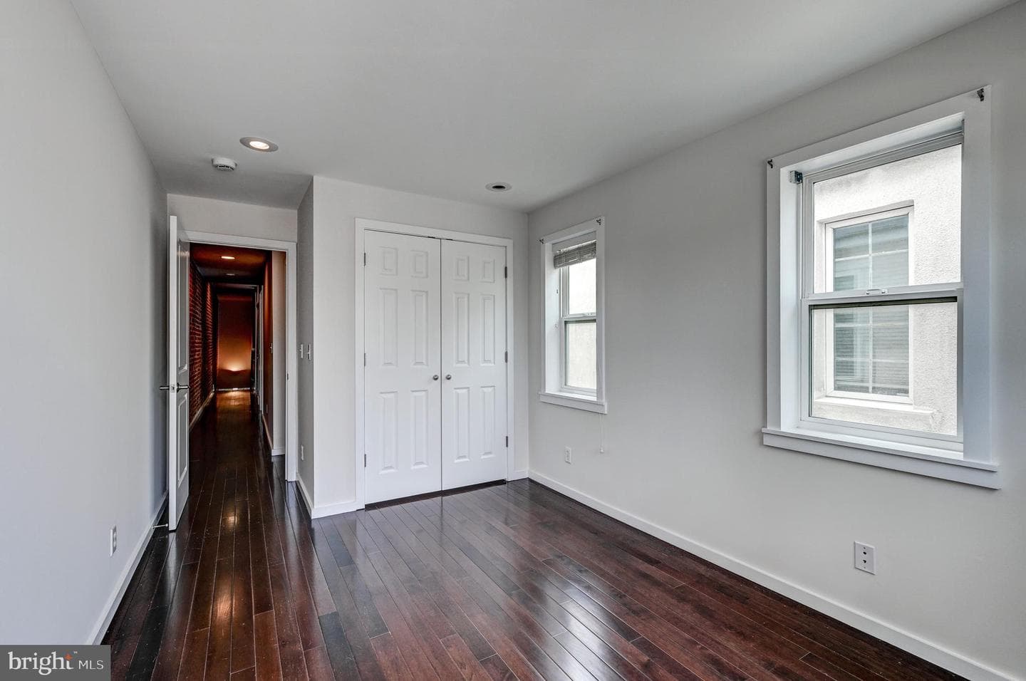 136 W Ostend Street photo 20