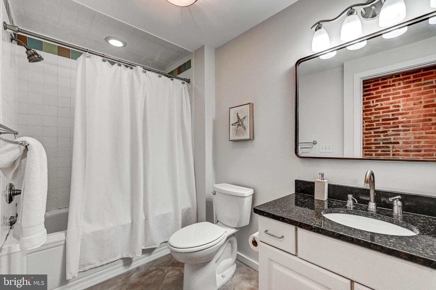 136 W Ostend Street photo 21