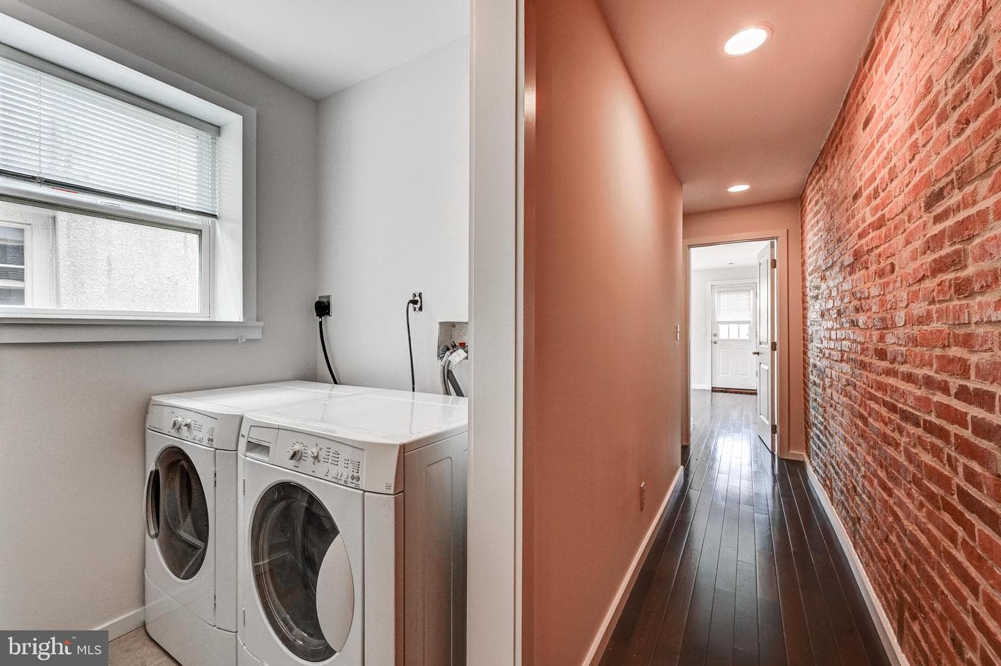 136 W Ostend Street photo 22