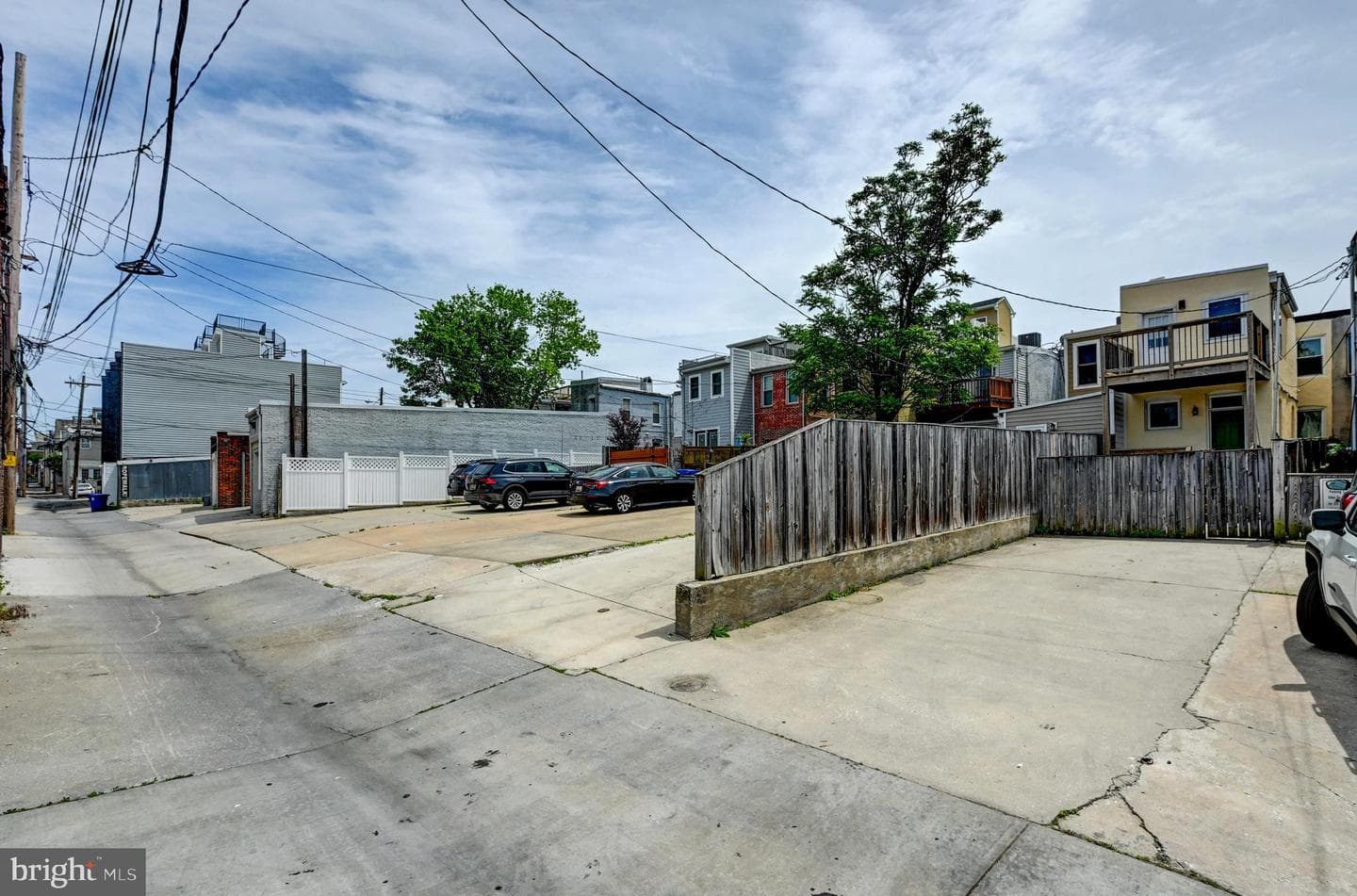 136 W Ostend Street photo 29