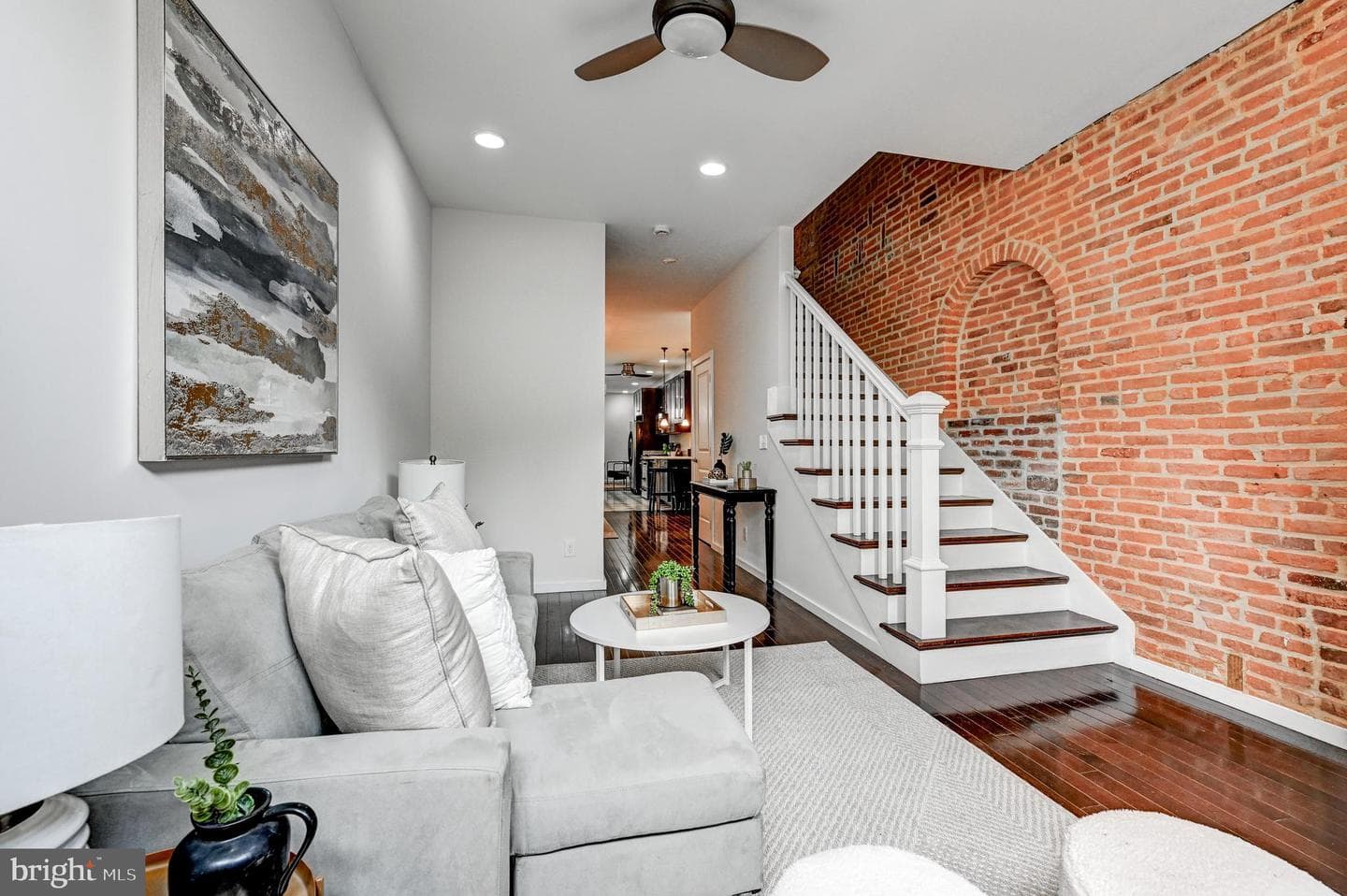 136 W Ostend Street photo 4