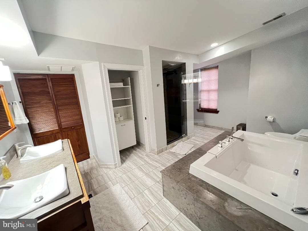 1533 W Lombard W photo 9