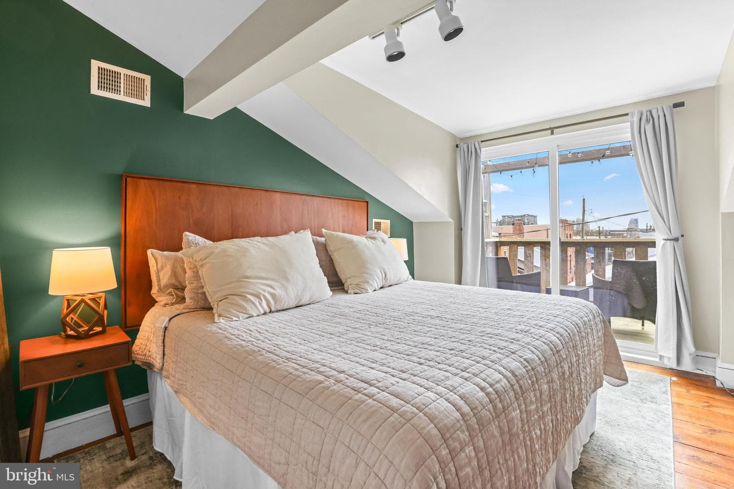 1811 Gough Street photo 19