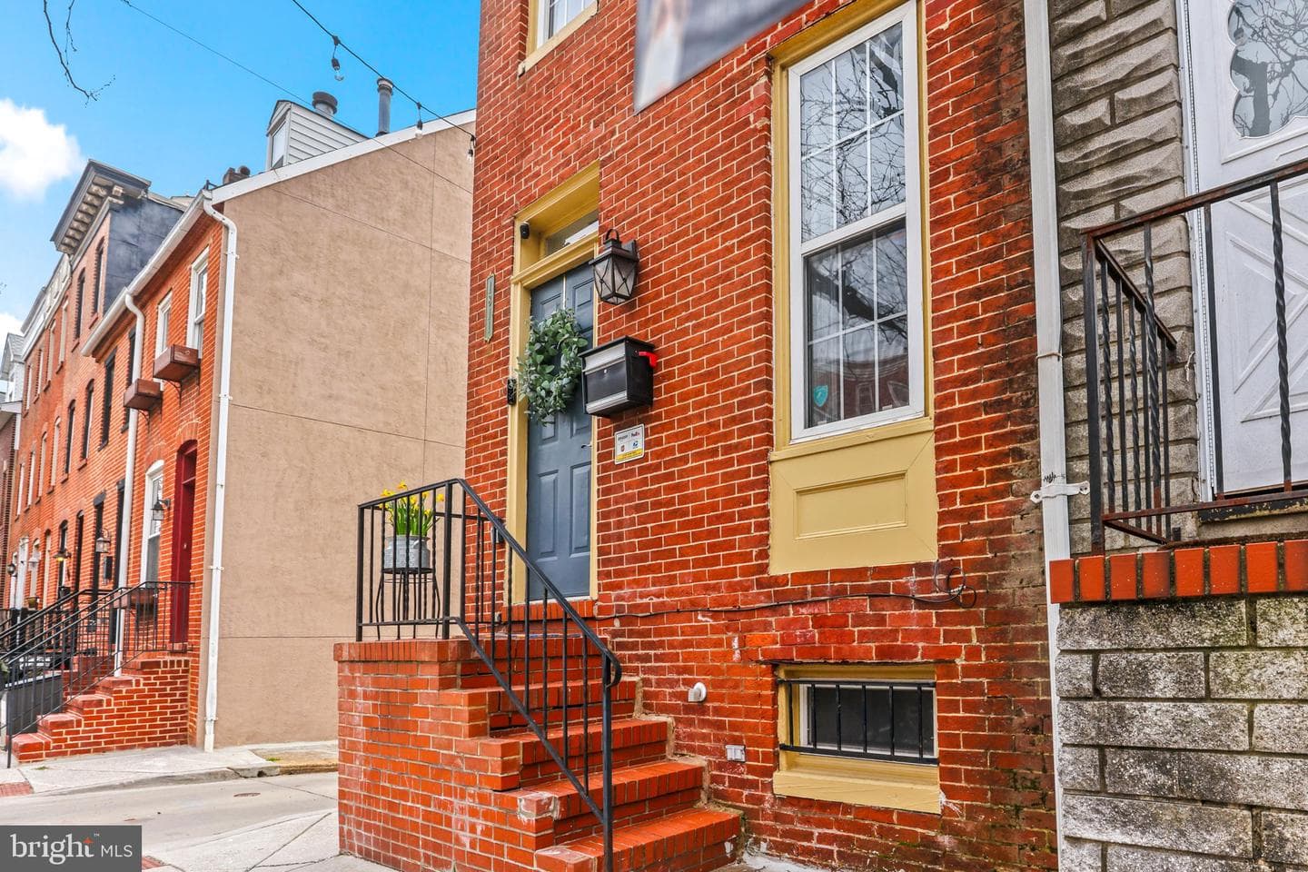 1811 Gough Street photo 2
