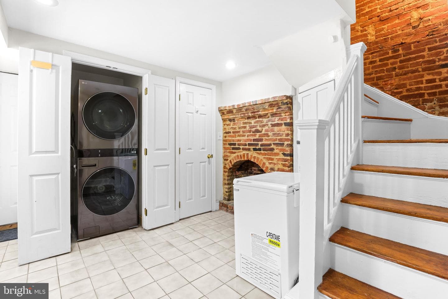 1811 Gough Street photo 28