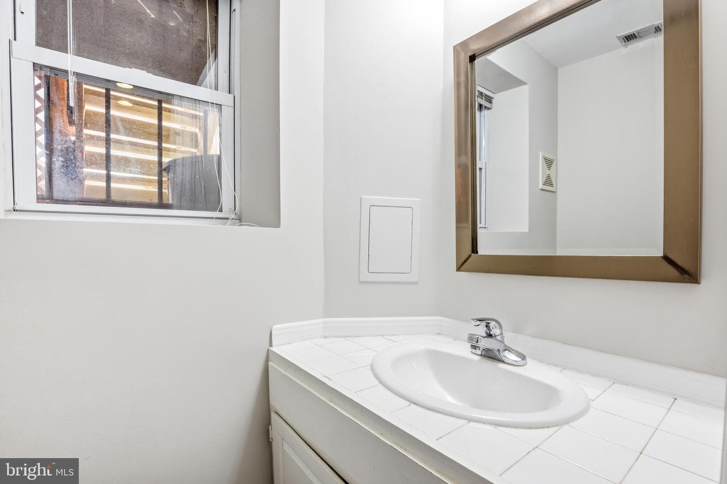 1811 Gough Street photo 32