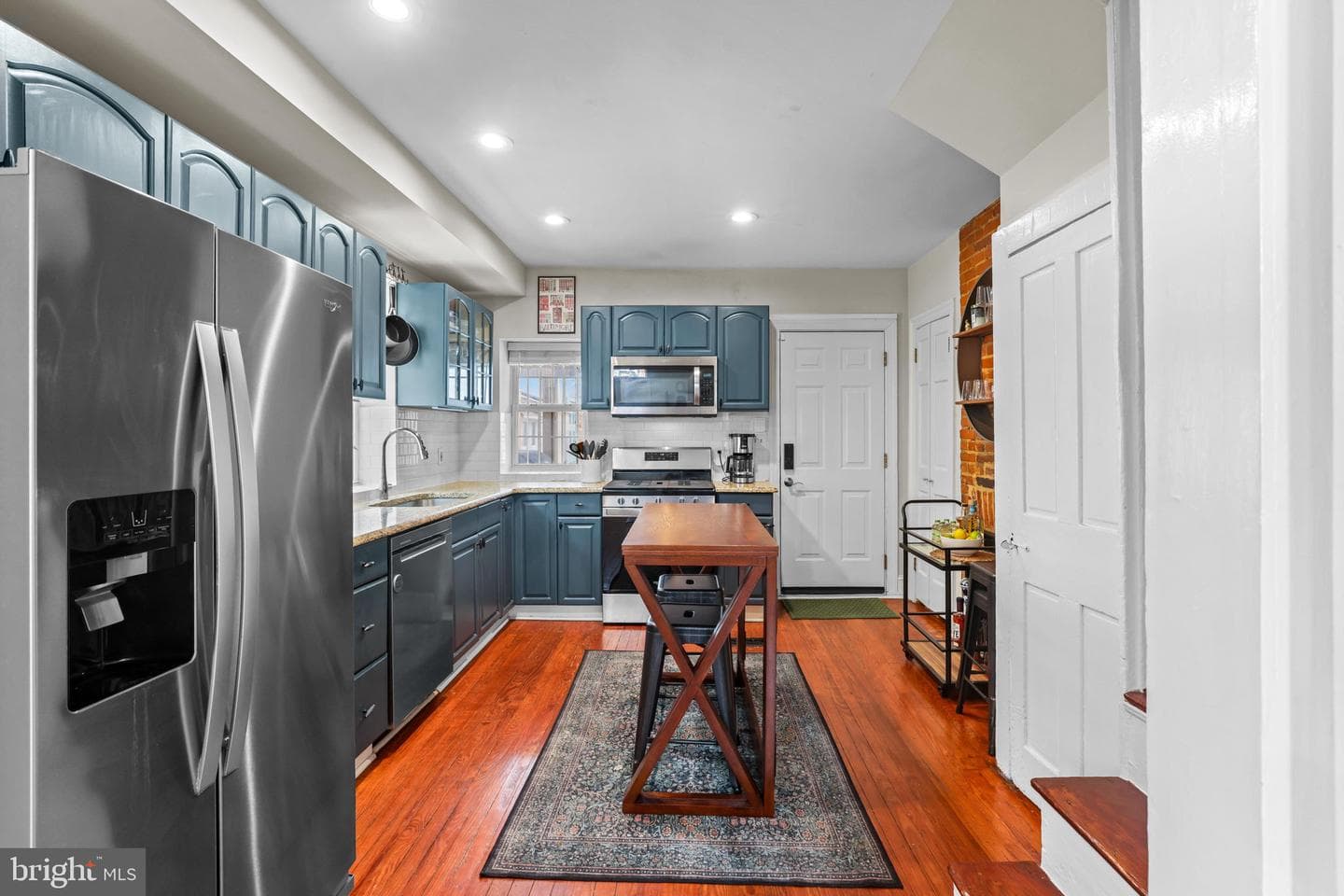 1811 Gough Street photo 6