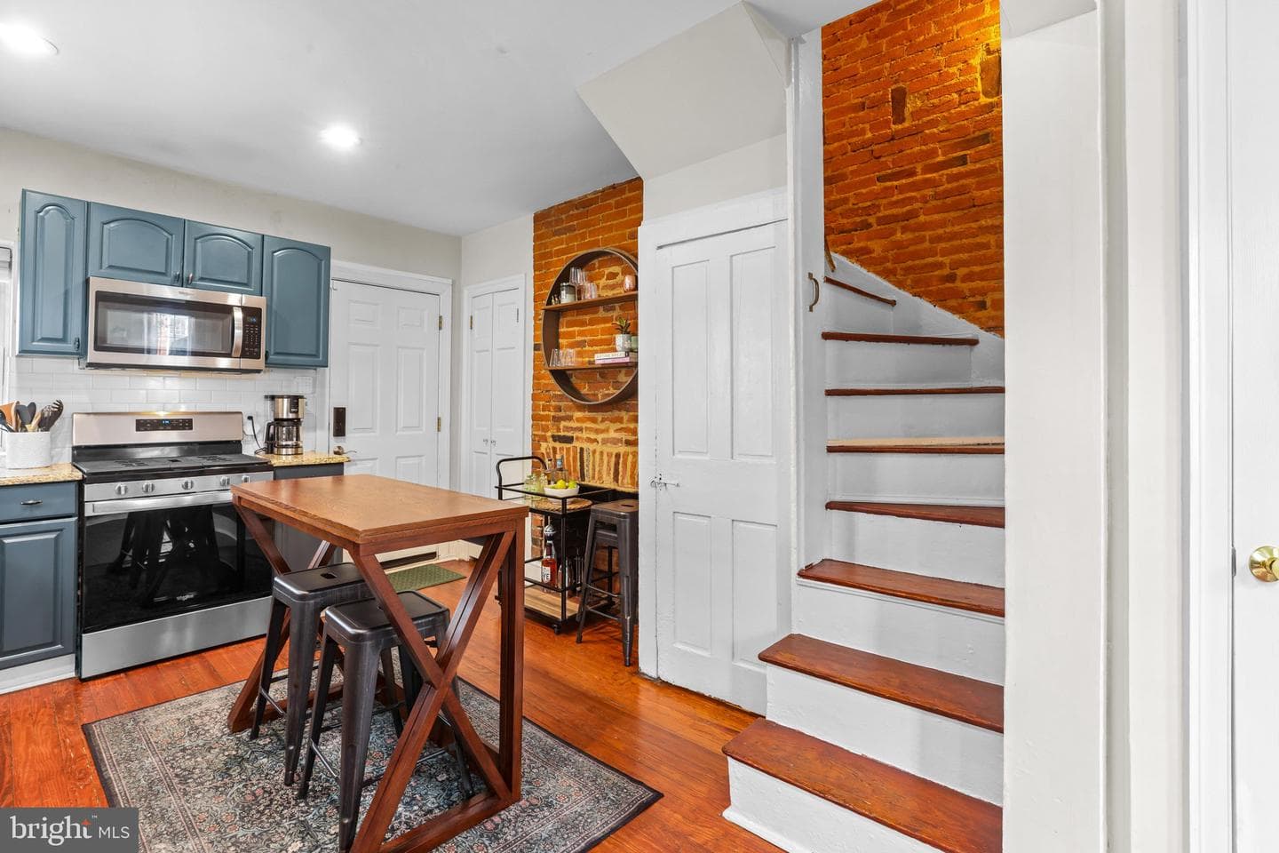 1811 Gough Street photo 7