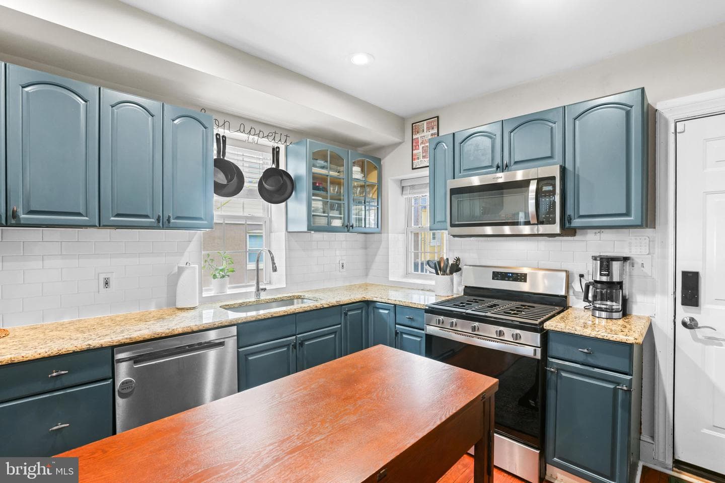 1811 Gough Street photo 9