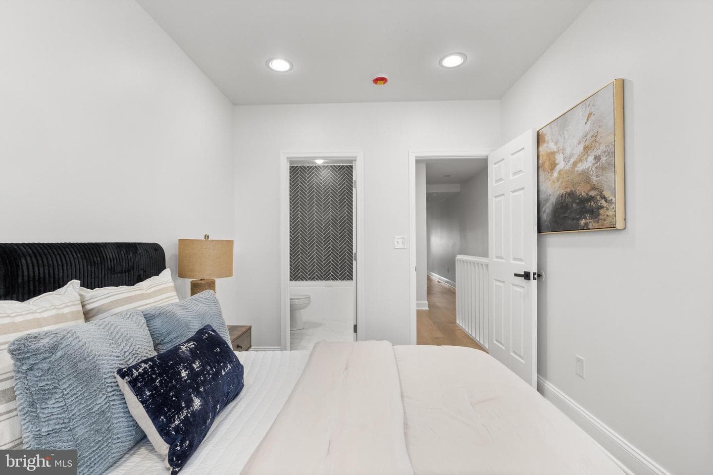1631 E Oliver Street photo 18
