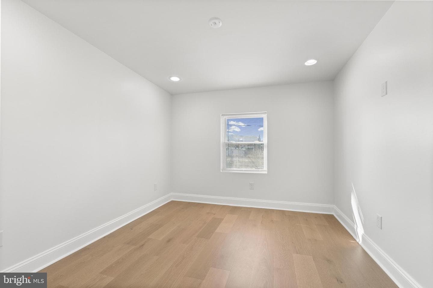 1631 E Oliver Street photo 29