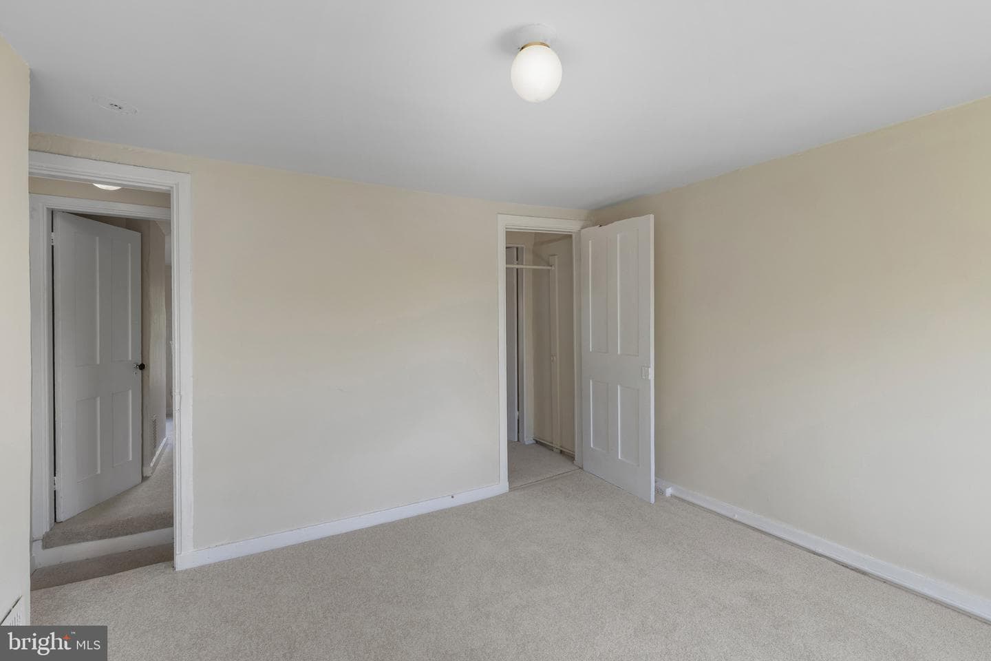 119 Poppleton Street S photo 19