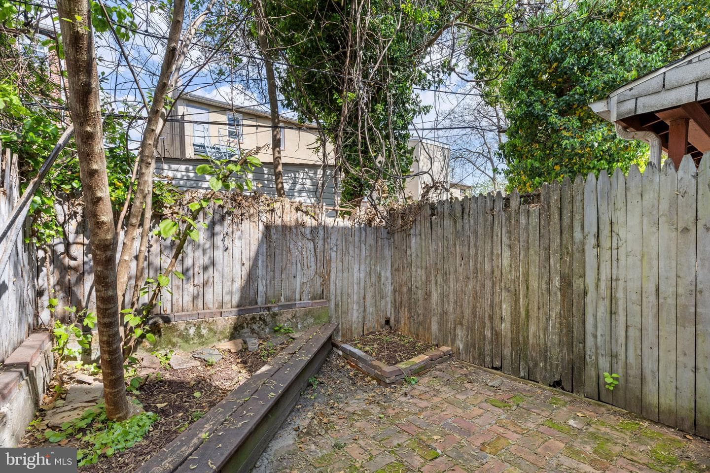 119 Poppleton Street S photo 26