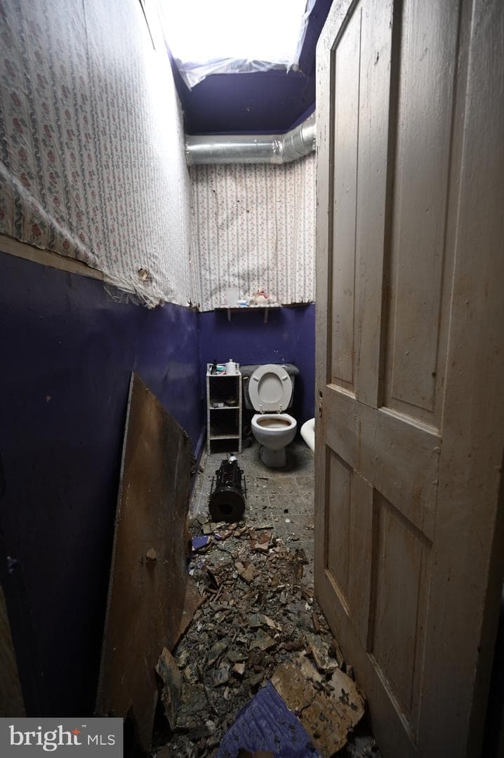 2509 Hollins Street photo 24