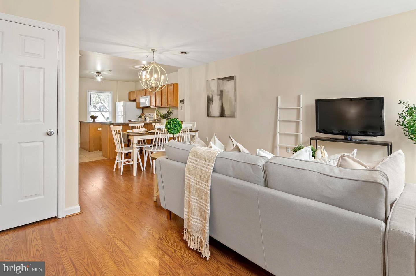 512 Saint Mary Street photo 3