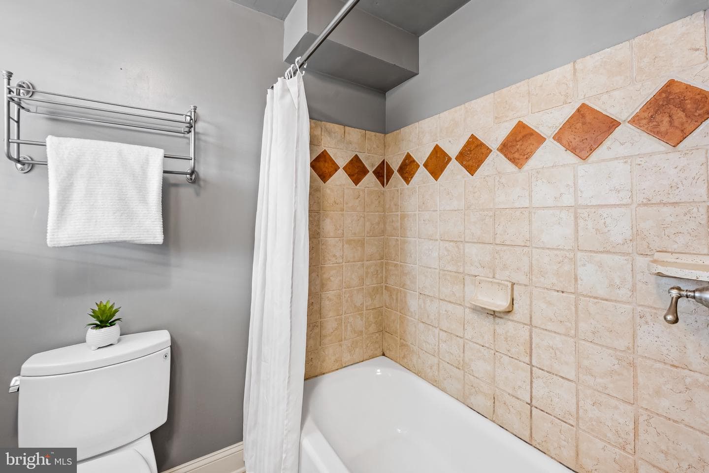 1221 William Street photo 17