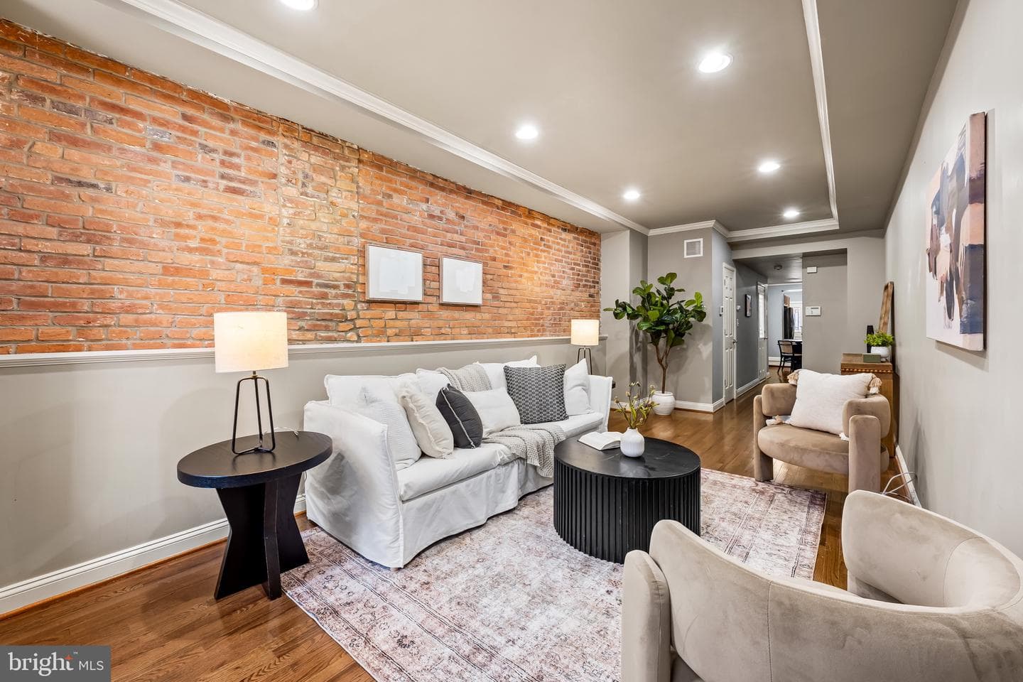 1221 William Street photo 2