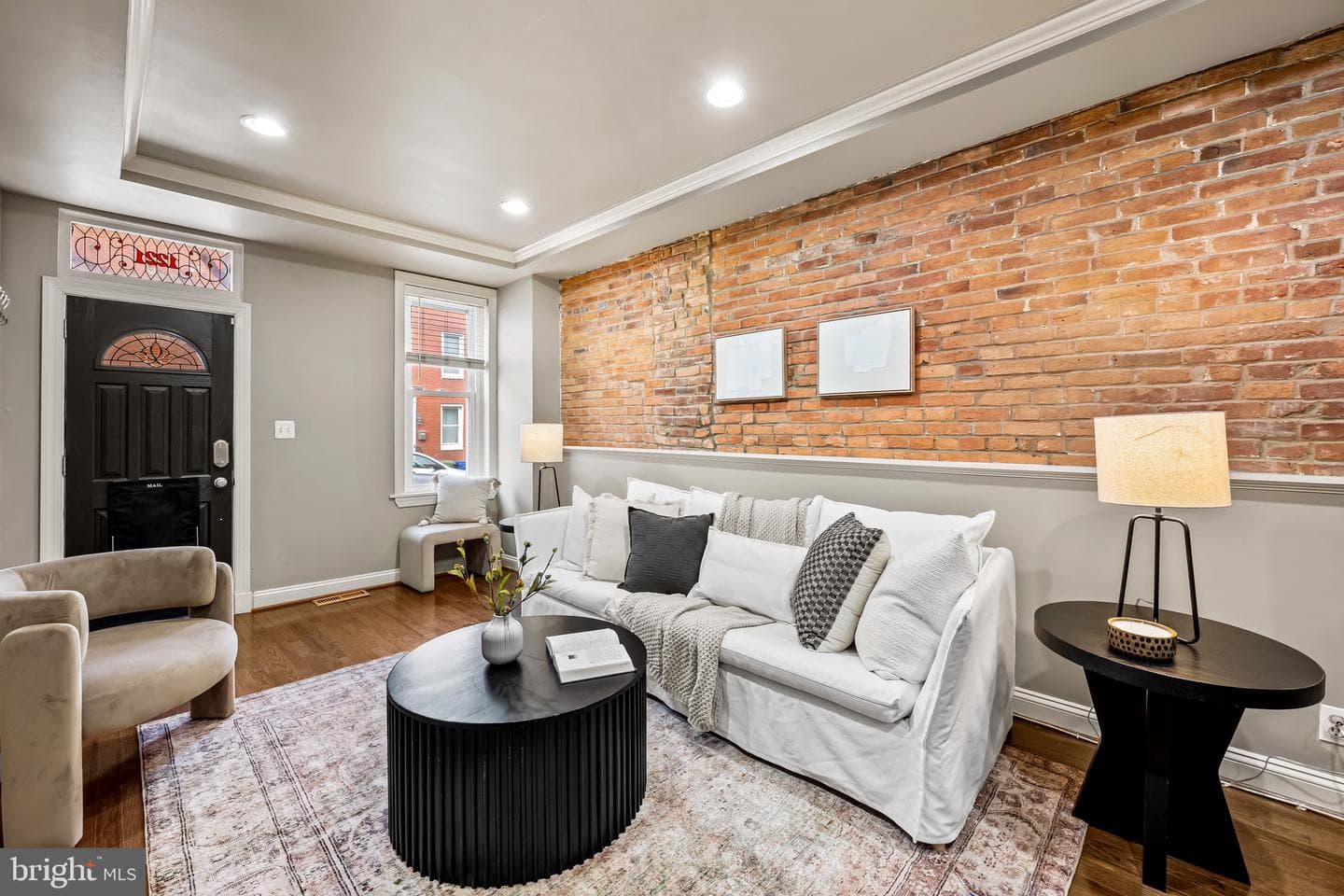 1221 William Street photo 3
