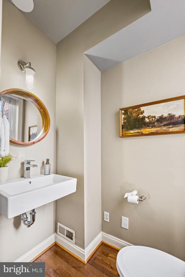 1221 William Street photo 5