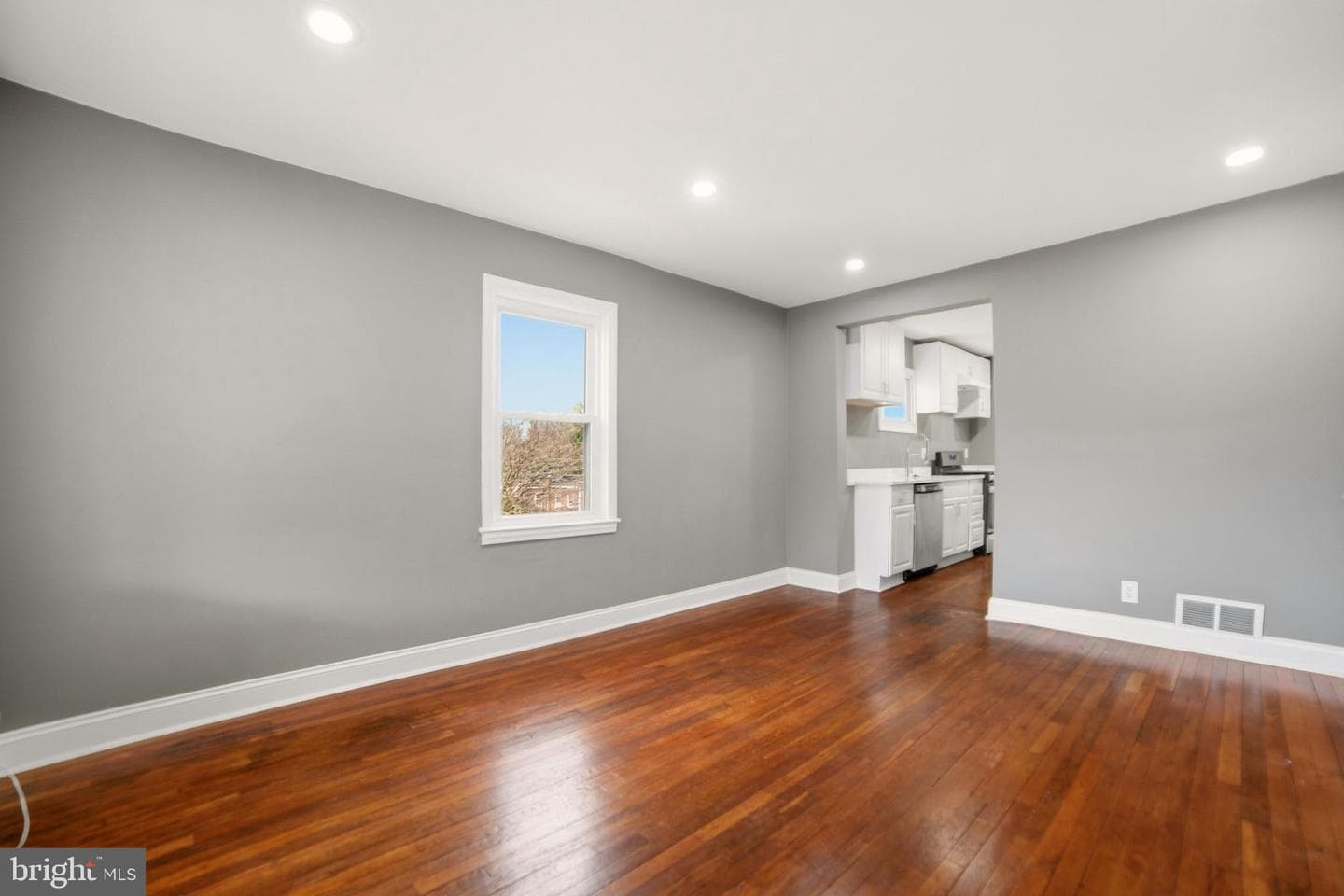 4434 Manorview Road photo 4