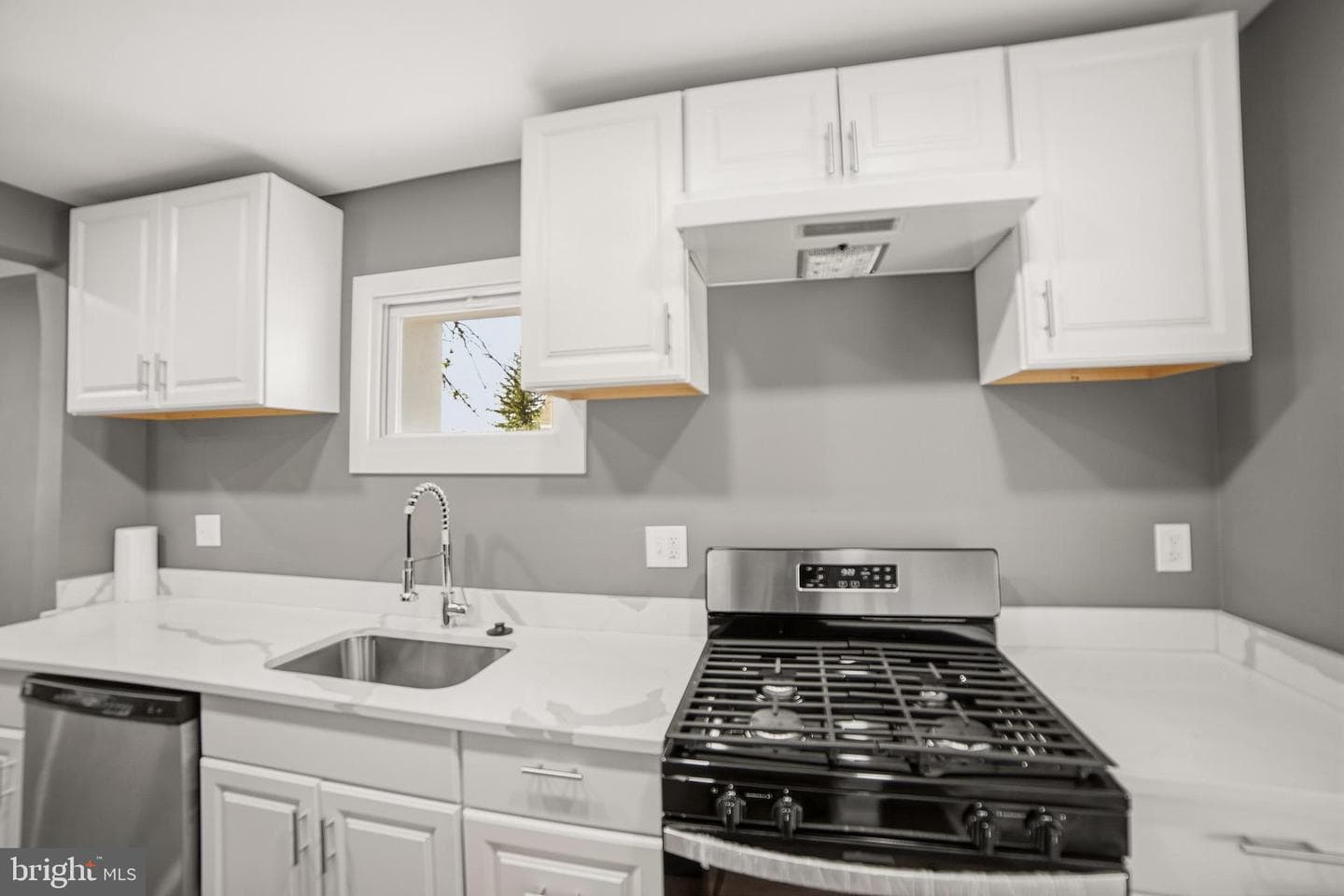 4434 Manorview Road photo 6