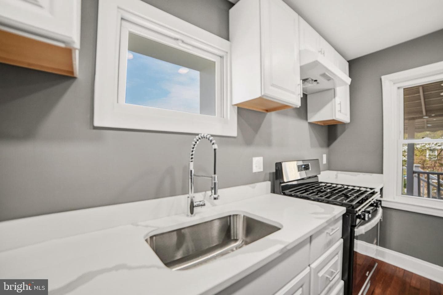 4434 Manorview Road photo 7