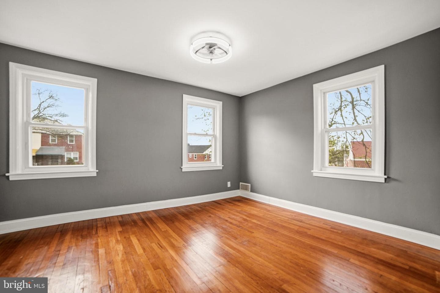 4434 Manorview Road photo 8