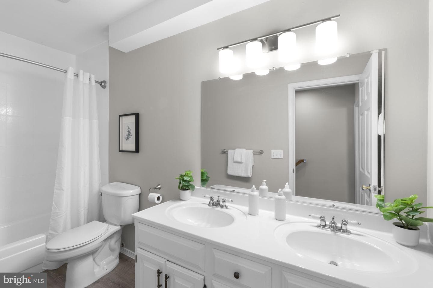 122 Burnett Street photo 4
