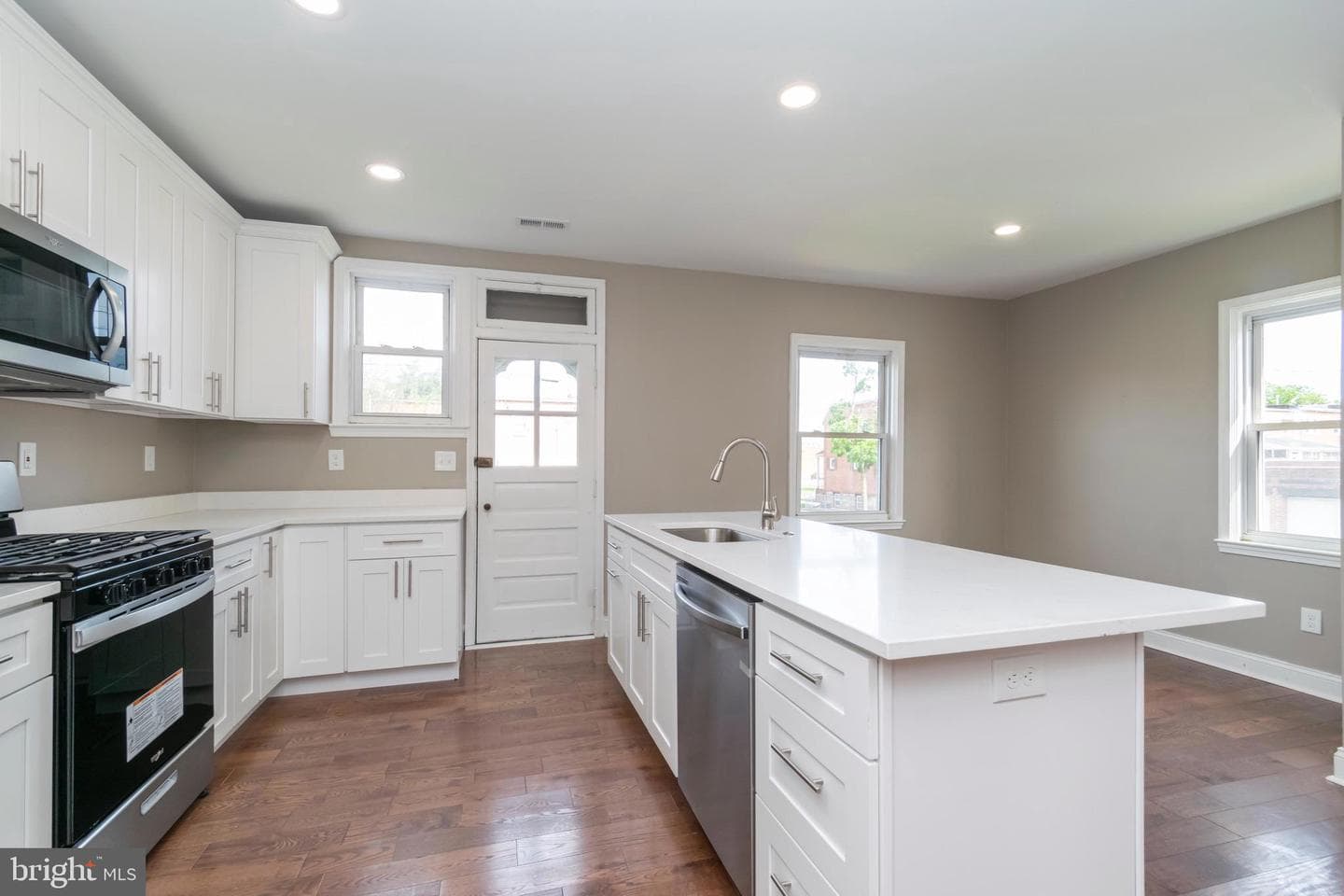 1501 N Ellwood Avenue photo 10