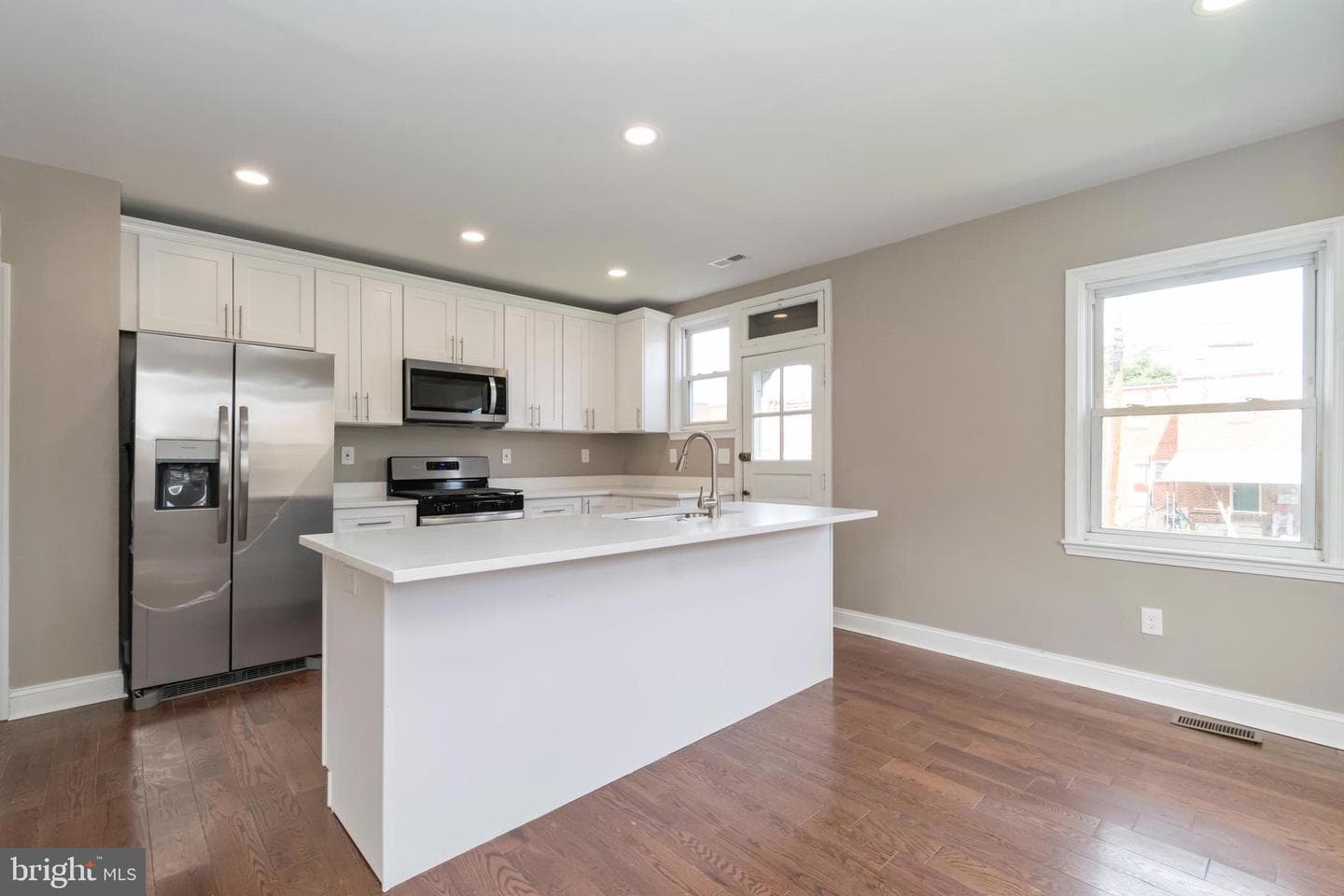 1501 N Ellwood Avenue photo 11