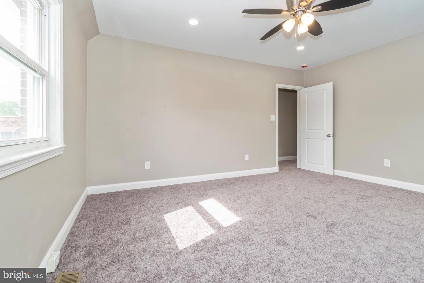 1501 N Ellwood Avenue photo 20
