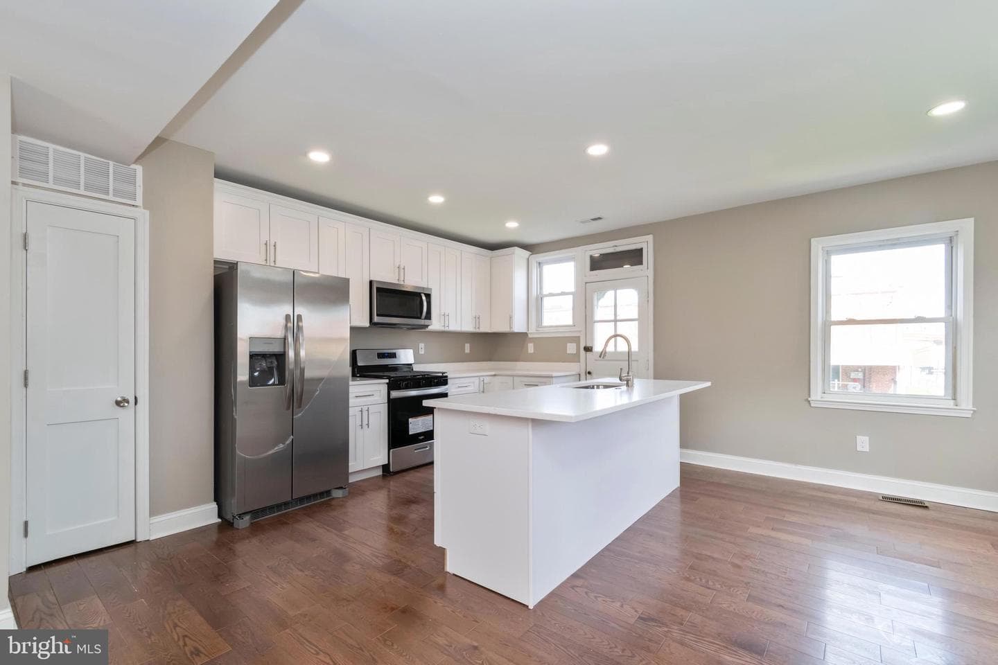 1501 N Ellwood Avenue photo 8