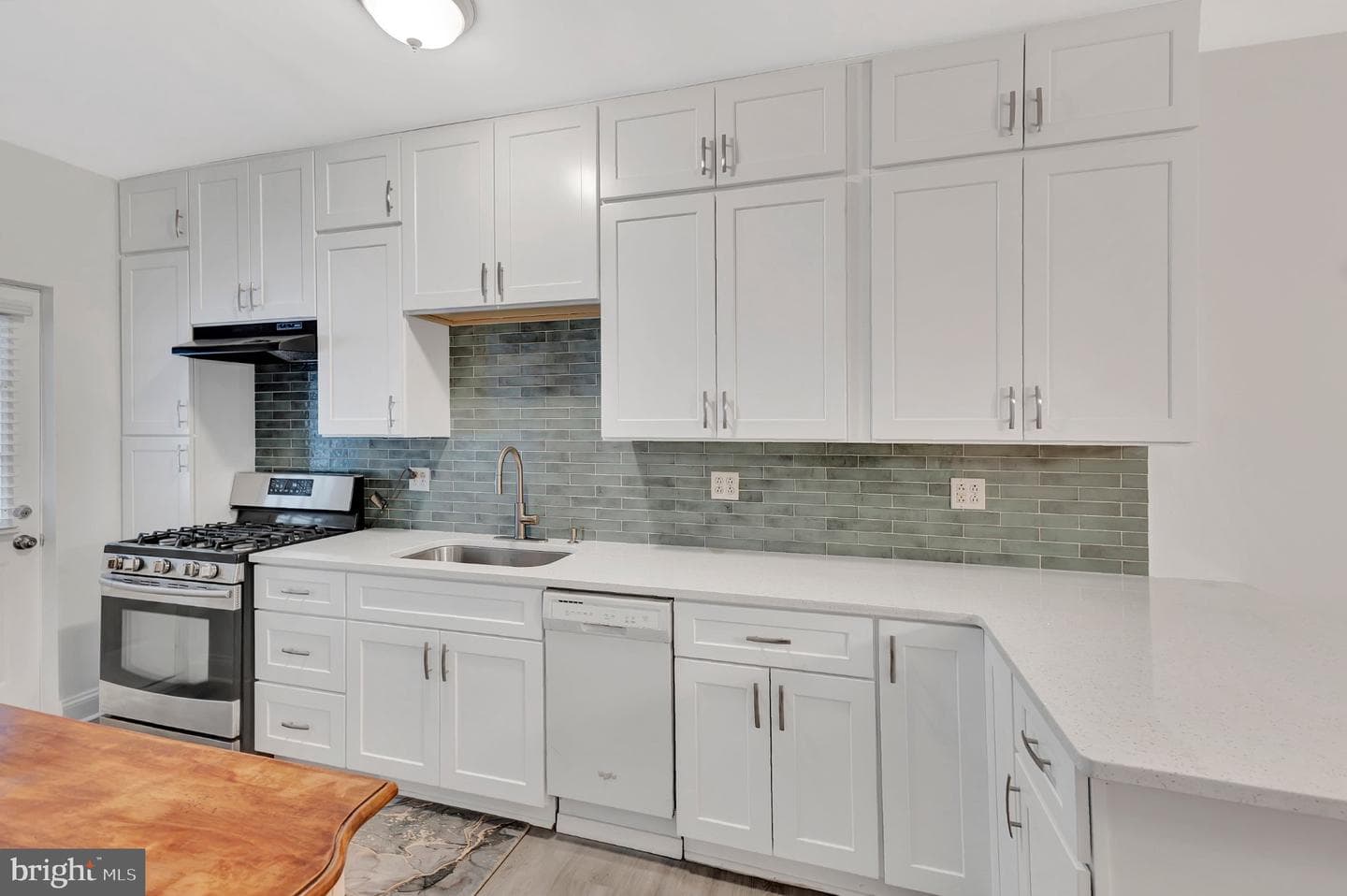1214 W 40th Street W photo 12