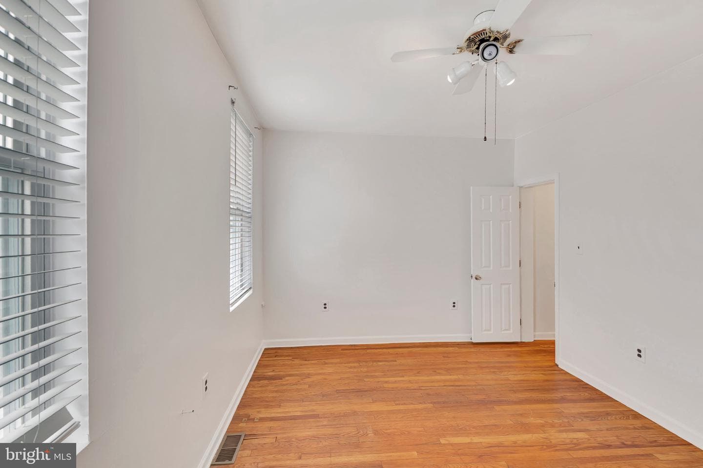 1214 W 40th Street W photo 13