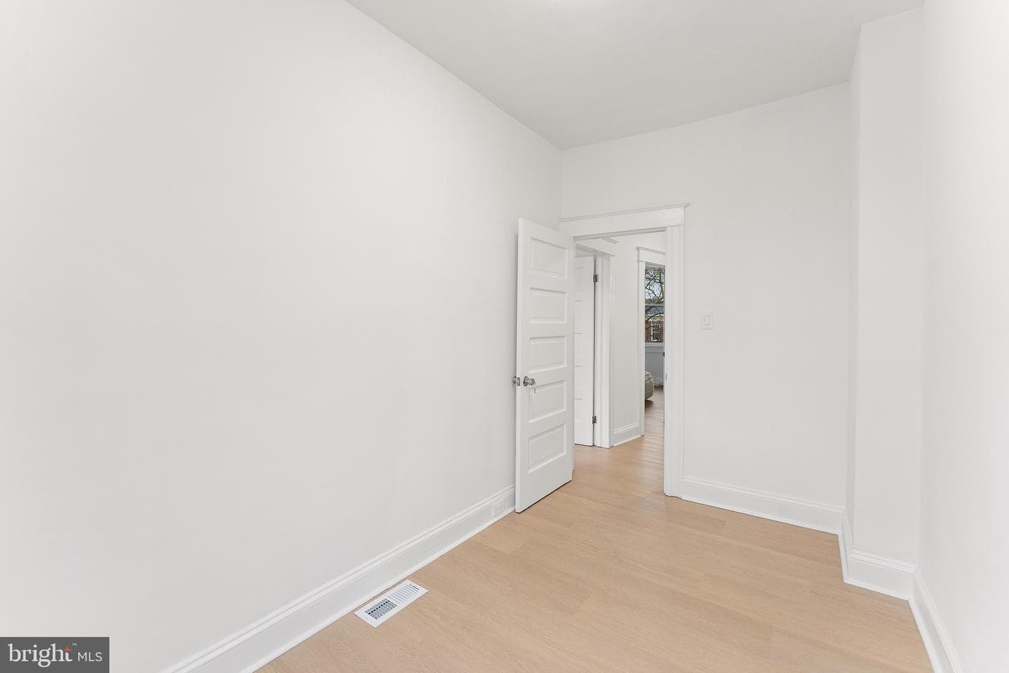 15 S Tremont Road photo 9