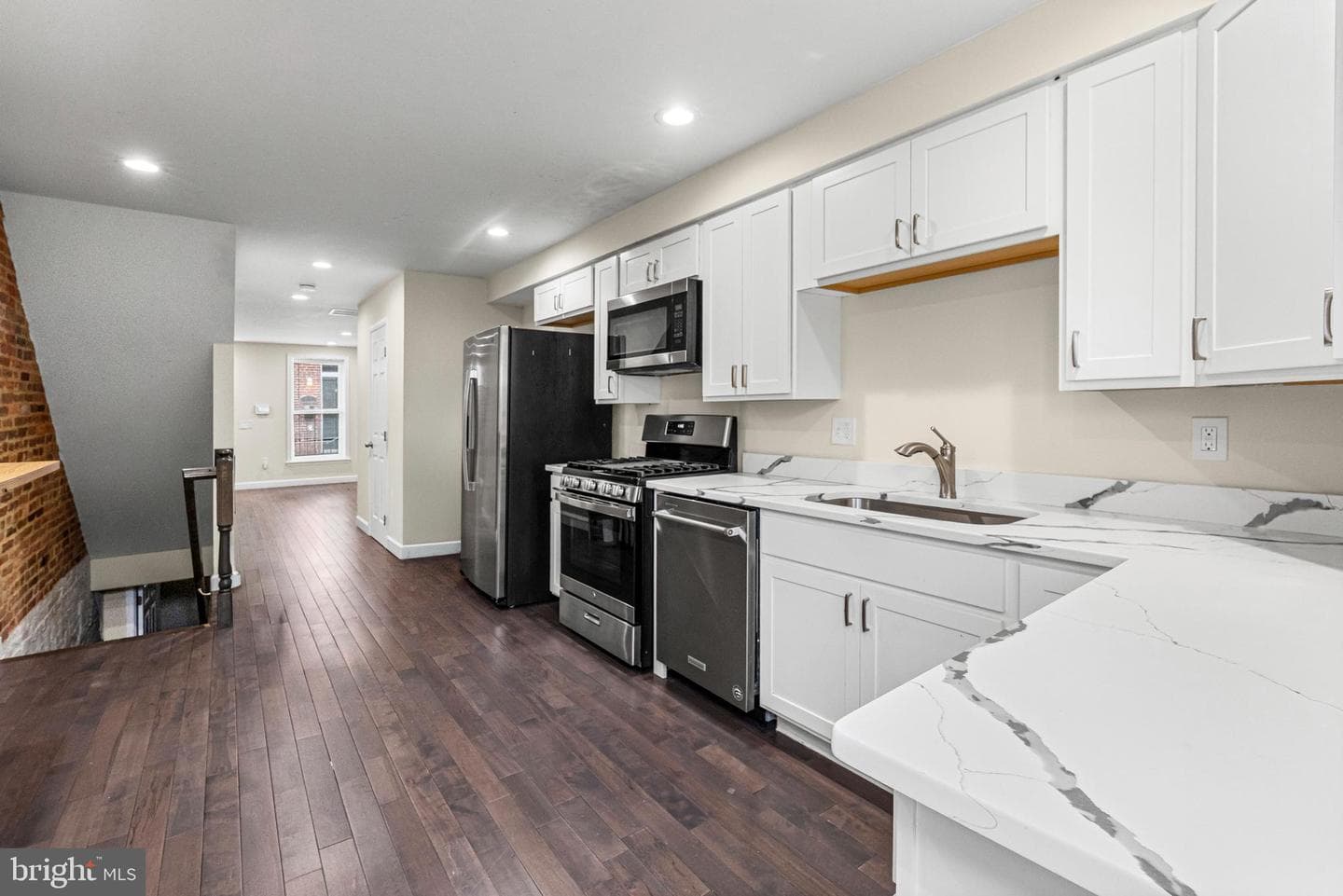 713 N Duncan Street photo 23