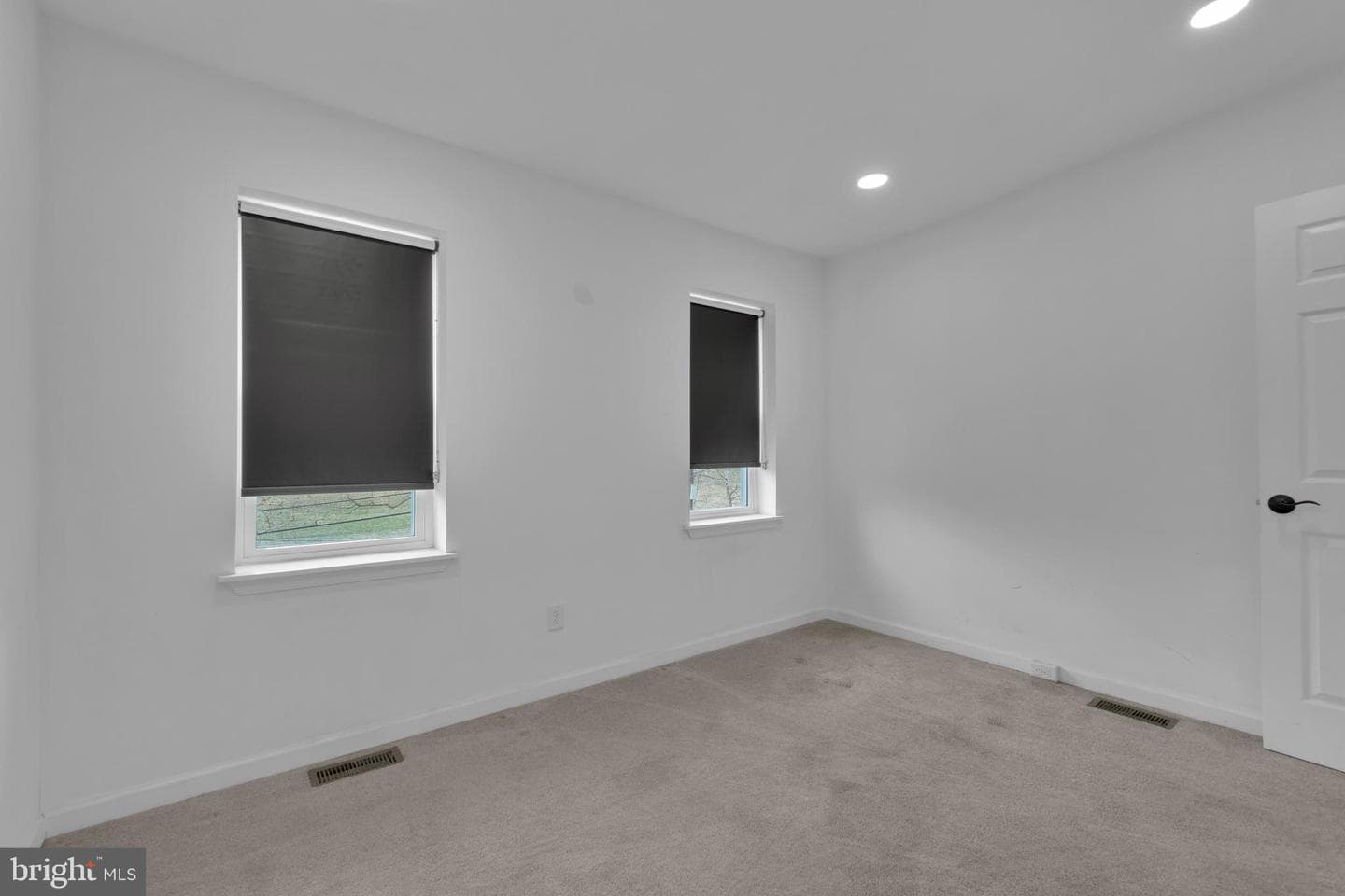 613 W 33rd Street photo 21