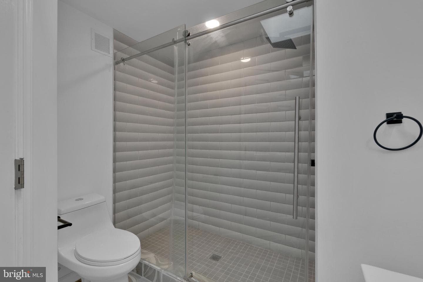 613 W 33rd Street photo 23