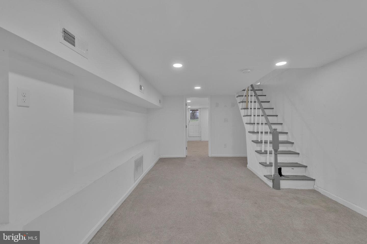 613 W 33rd Street photo 26