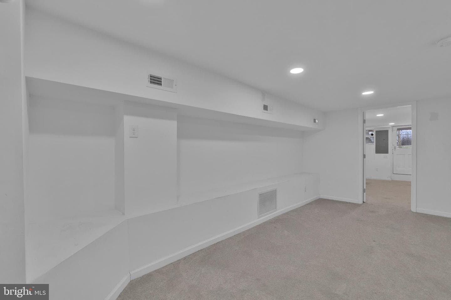 613 W 33rd Street photo 27