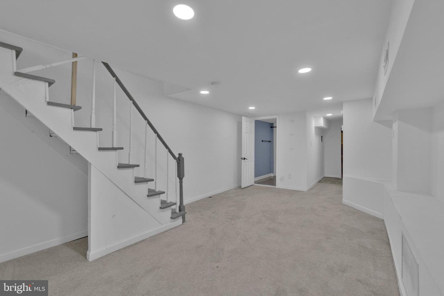 613 W 33rd Street photo 31